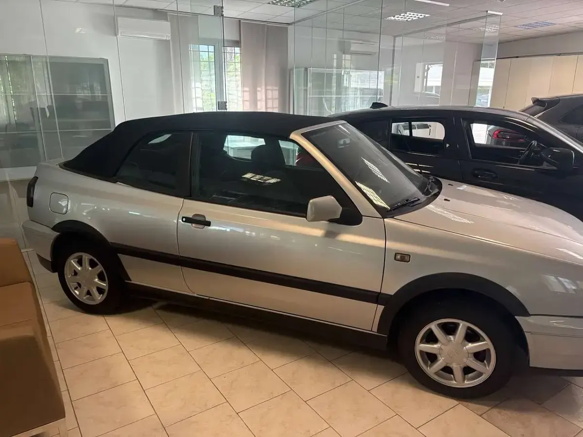 Usata VW Golf Cabriolet 75 CV (55 kW) 1995 Argento Cabrio