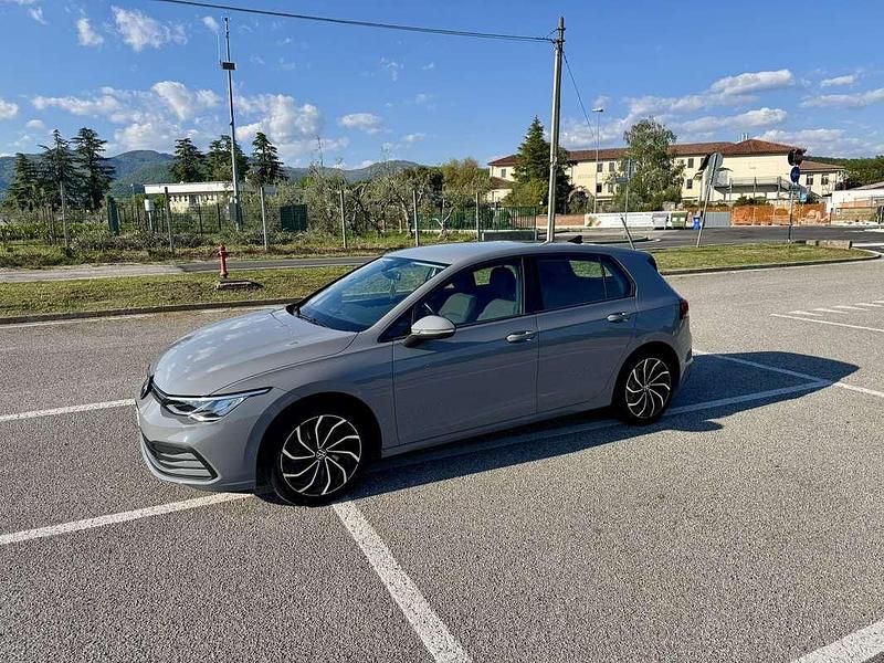 Usata VW Golf VIII Life 110 CV (80 kW) 2020 Berlina