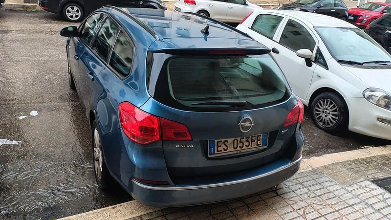 Usata Opel Astra 2013 Blu Station wagon