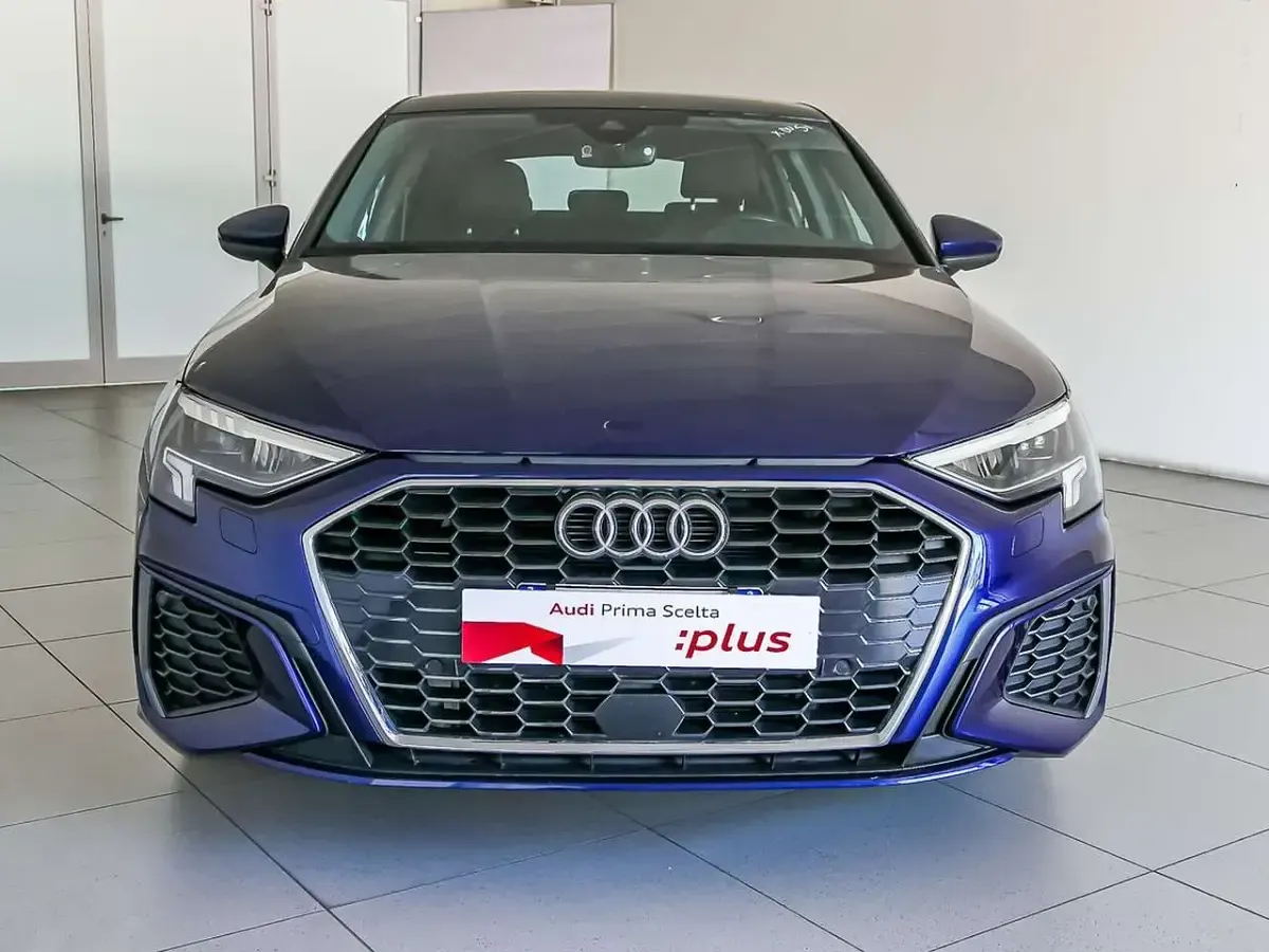 Usata Audi A3 S-Line 204 CV (150 kW) 2024 Blu navarra metallizzato Berlina