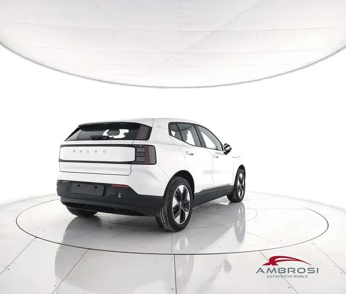 Nuova Volvo EX30 Single Motor Extended Range 200 kW (272 CV) 2025 Onyx black SUV
