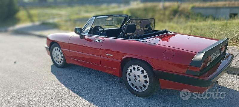 Usata Alfa Romeo Spider Quadrifoglio Verde 125 CV (91 kW) 1989 Rosso Cabrio