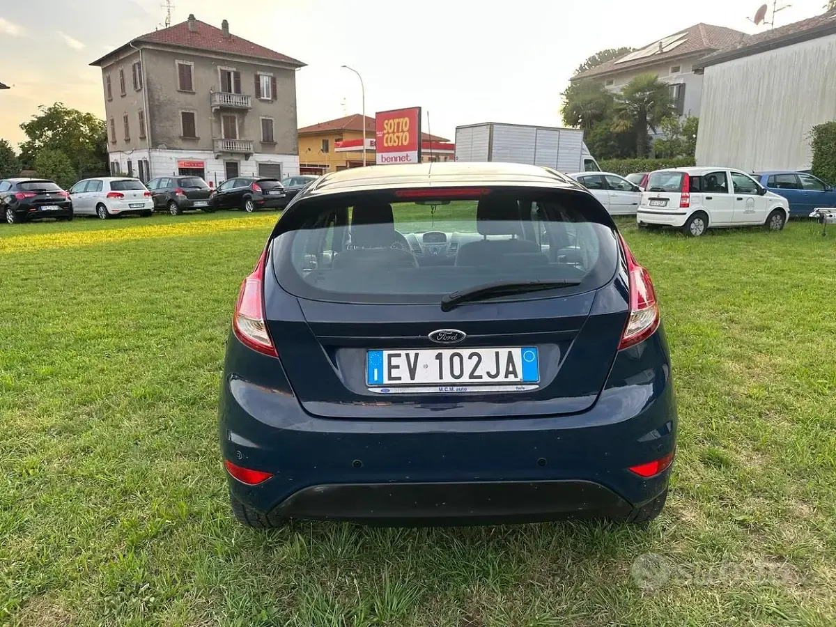 Usata Ford Fiesta Titanium 97 CV (71 kW) 2014 Blu Utilitaria