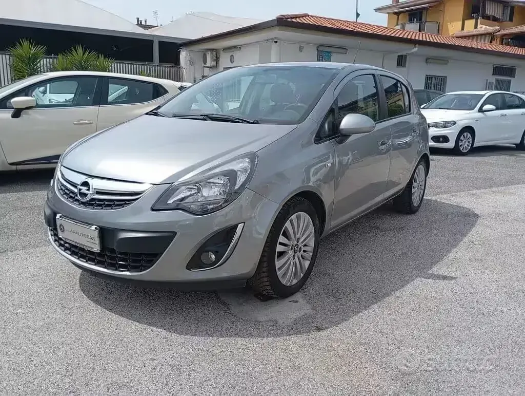Usata Opel Corsa Edition 85 CV (62 kW) 2014 Grigio Utilitaria