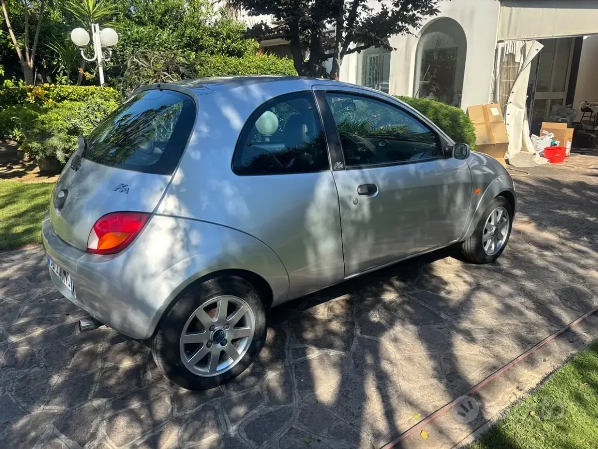 Usata Ford Ka Collection 69 CV (50 kW) 2004 Grigio Utilitaria