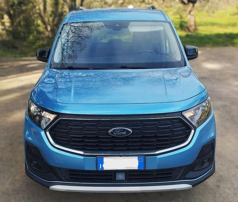 Usata Ford Tourneo Active 122 CV (89 kW) 2023 Boundless blu Monovolume