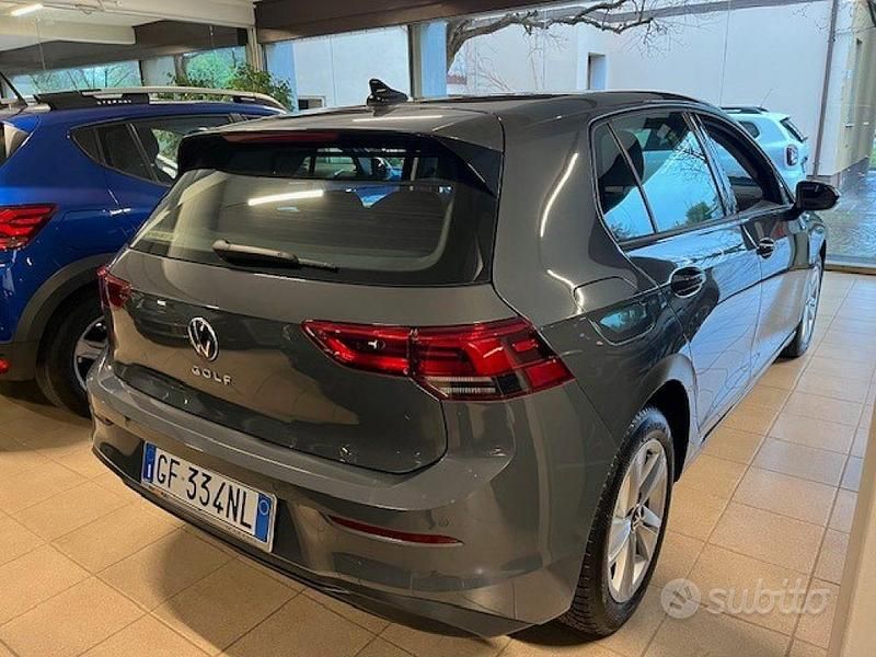 Usata VW Golf VII Life 115 CV (84 kW) 2021 Grigio scuro Utilitaria