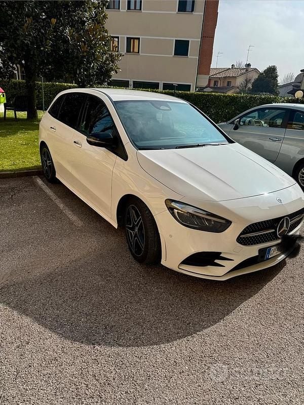 Usata Mercedes B180 AMG line 116 CV (85 kW) 2023 Bianco Monovolume