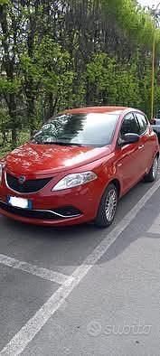 Usata Lancia Ypsilon 69 CV (50 kW) 2017 Rosso Utilitaria