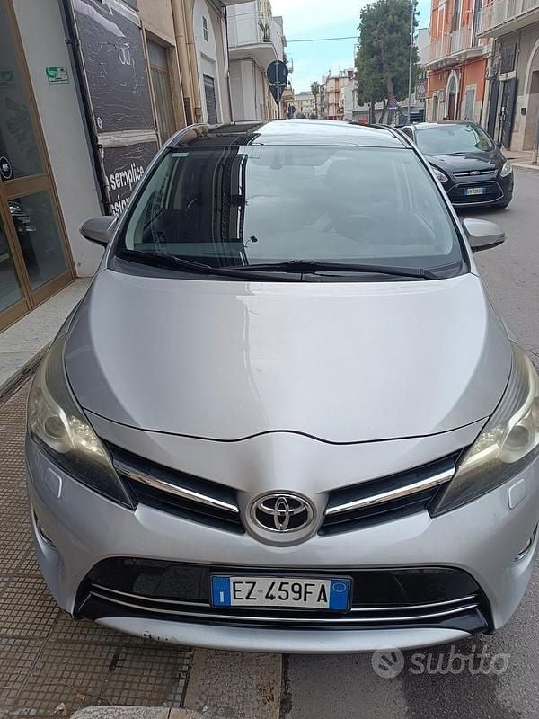 Usata Toyota Verso Style 111 CV (81 kW) 2015 Grigio Monovolume