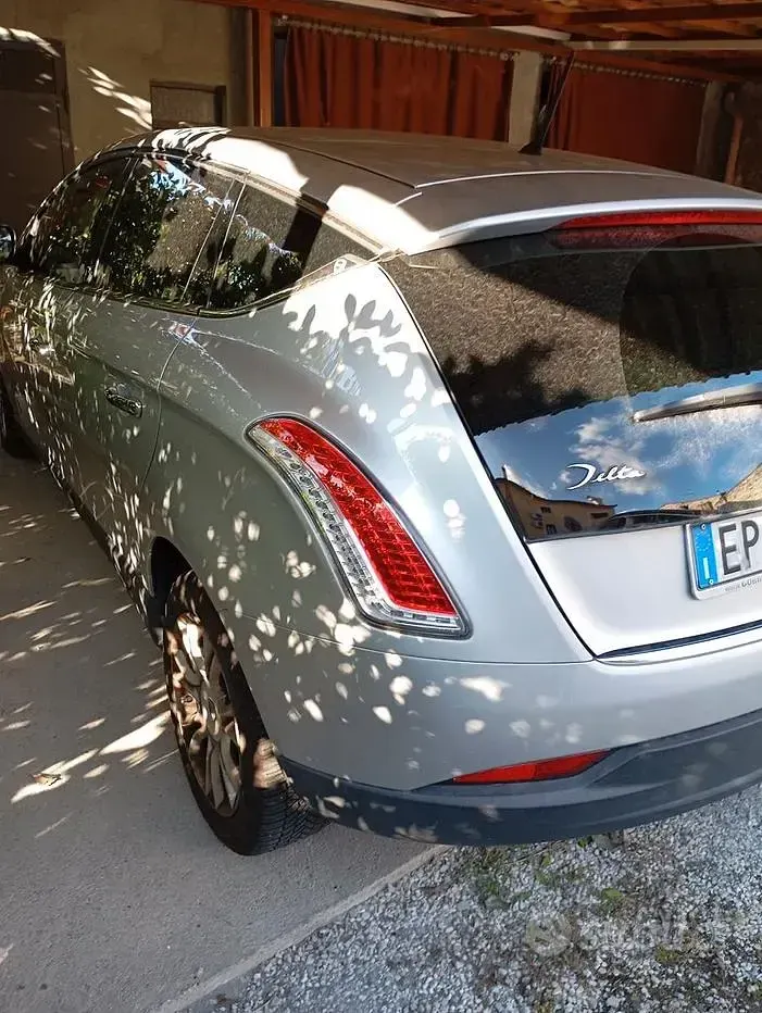 Usata Lancia Delta Gold 105 CV (77 kW) 2013 Grigio Utilitaria