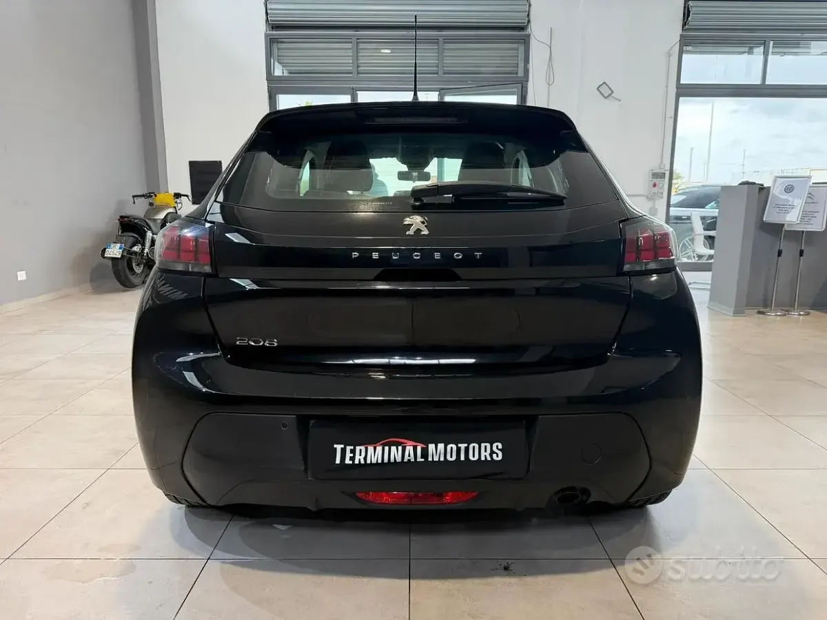 Usata Peugeot 208 Active 102 CV (75 kW) 2023 Nero Utilitaria