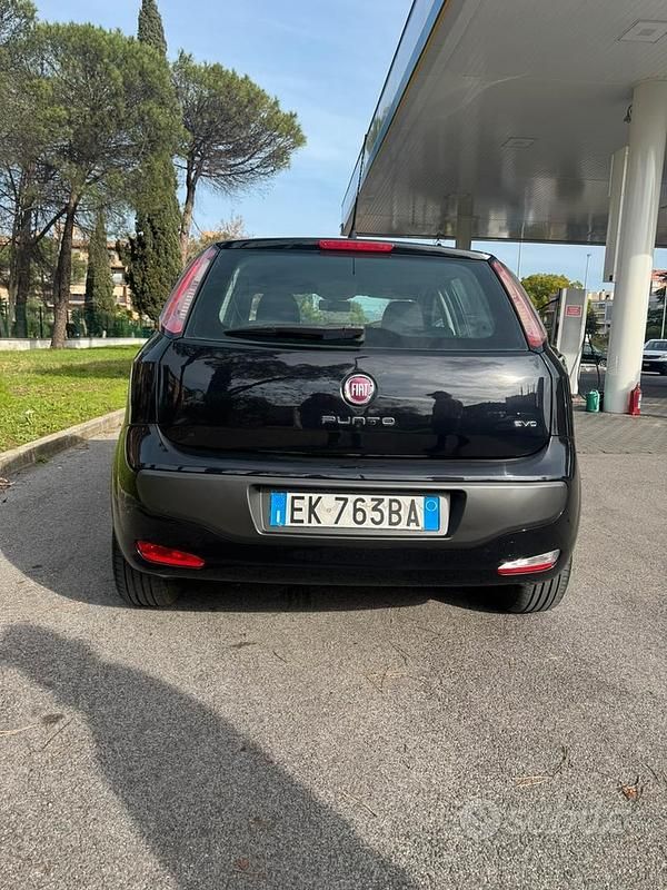Usata Fiat Punto 95 CV (69 kW) 2011 Nero Berlina