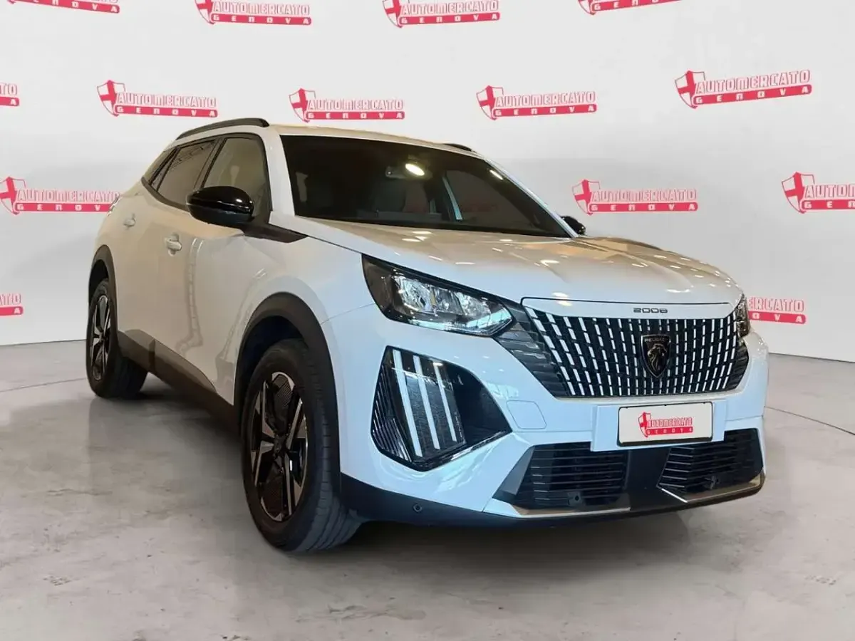 Usata Peugeot 2008 Allure 131 CV (96 kW) 2025 Bianco SUV