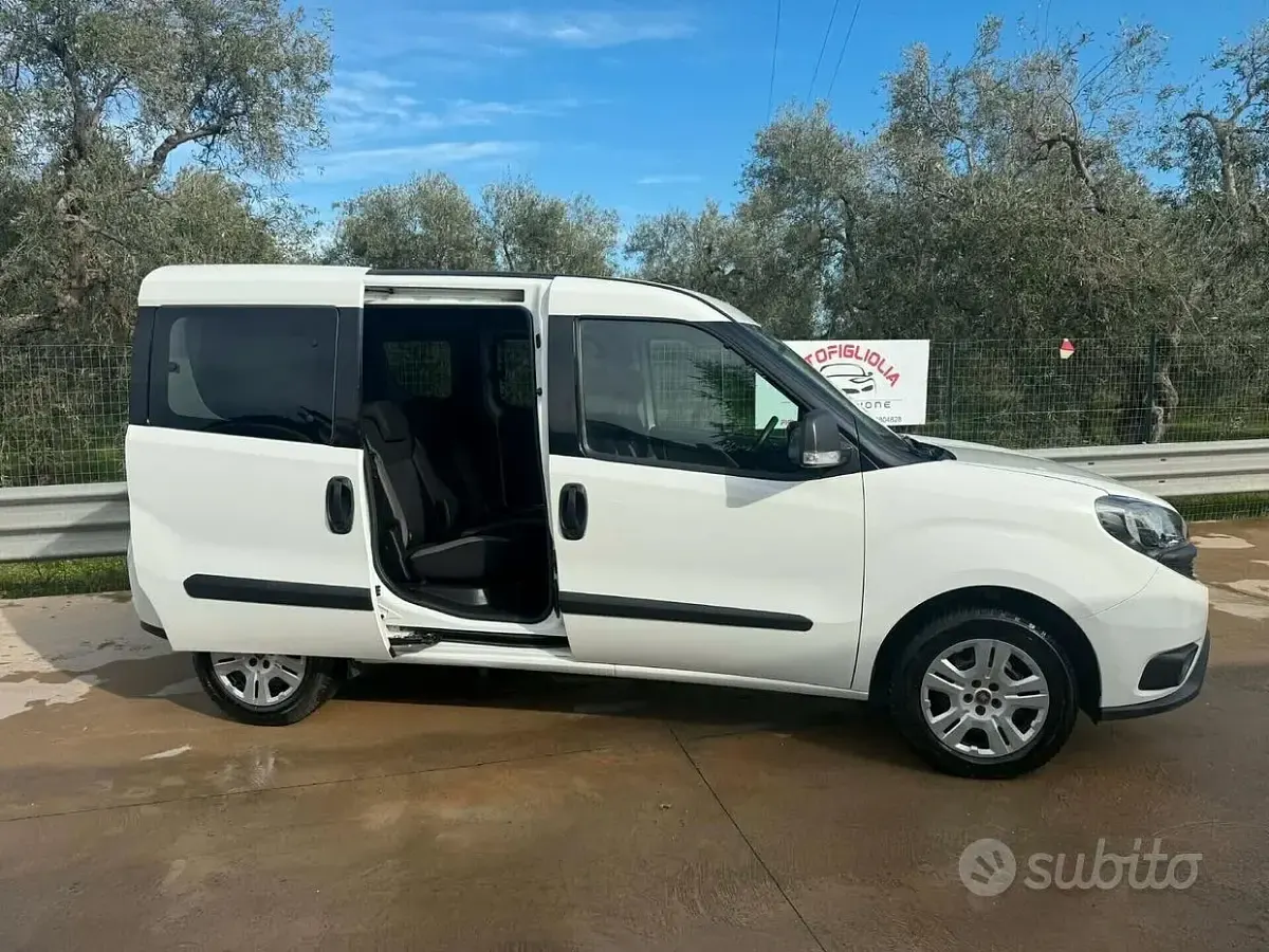 Usata Fiat Doblò 105 CV (77 kW) 2021 Bianco Monovolume