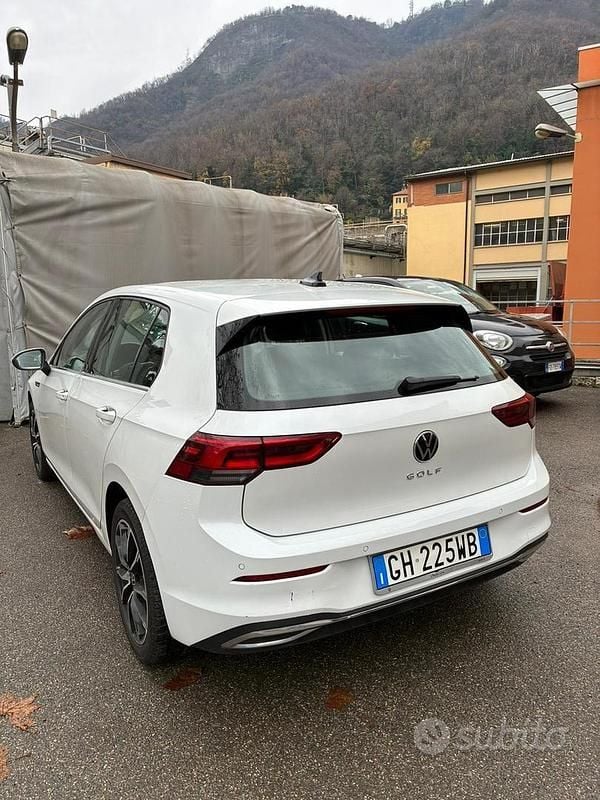 Begagnad VW Golf VIII 2020 Vit Sedan