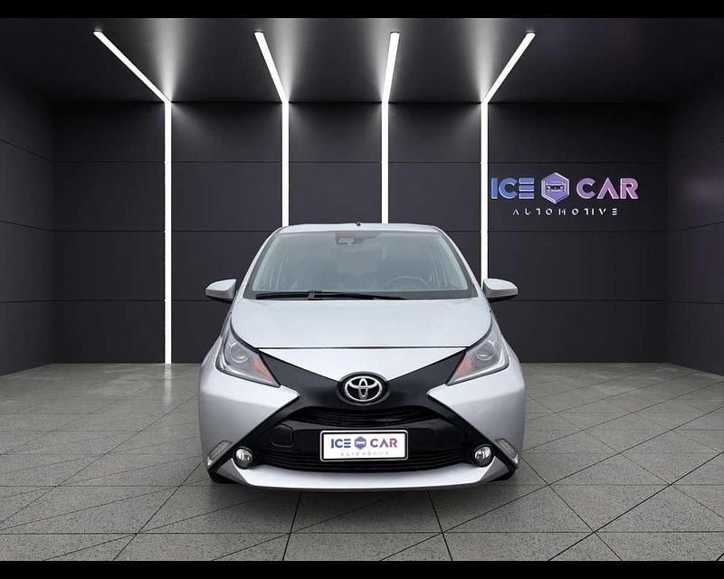 Usata Toyota Aygo X-play 69 CV (50 kW) 2015 Argento Utilitaria