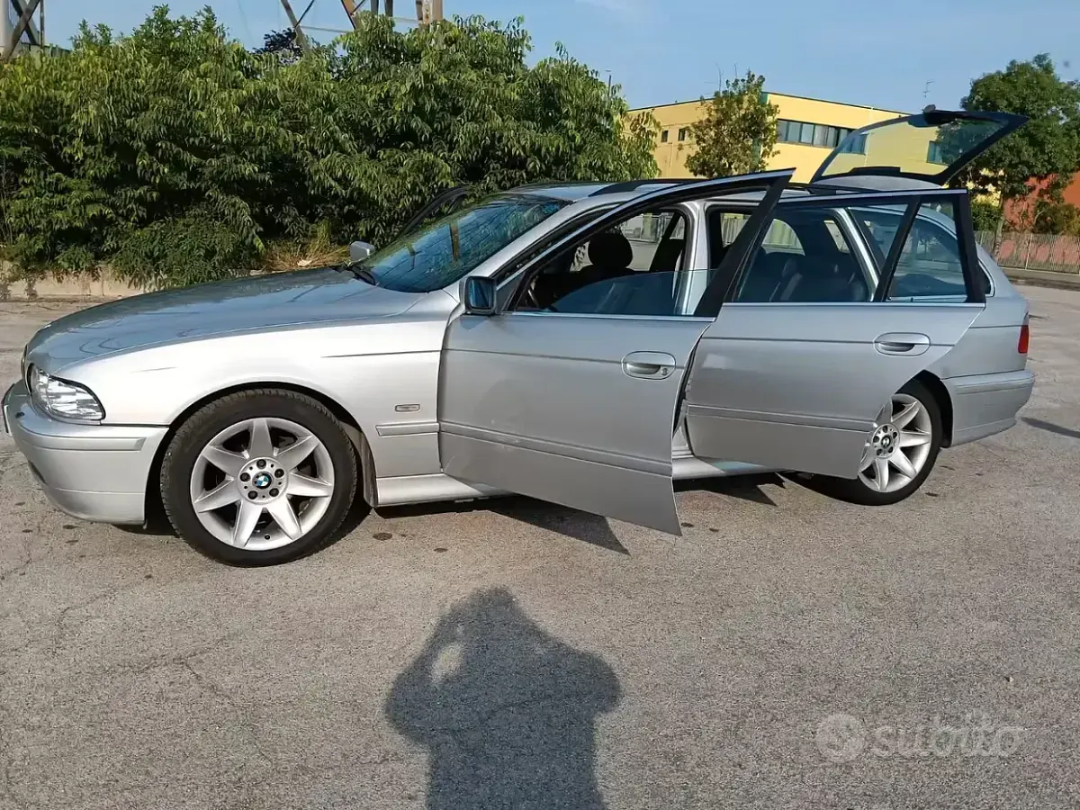 Usata BMW 525 Comfort Edition 143 CV (105 kW) 2003 Grigio Station wagon