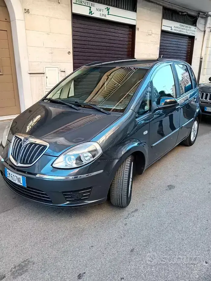 Usata Lancia Musa 95 CV (69 kW) 2012 Grigio Monovolume