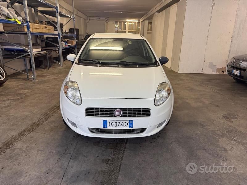 Usata Fiat Grande Punto Active 69 CV (50 kW) 2009 Bianco Utilitaria