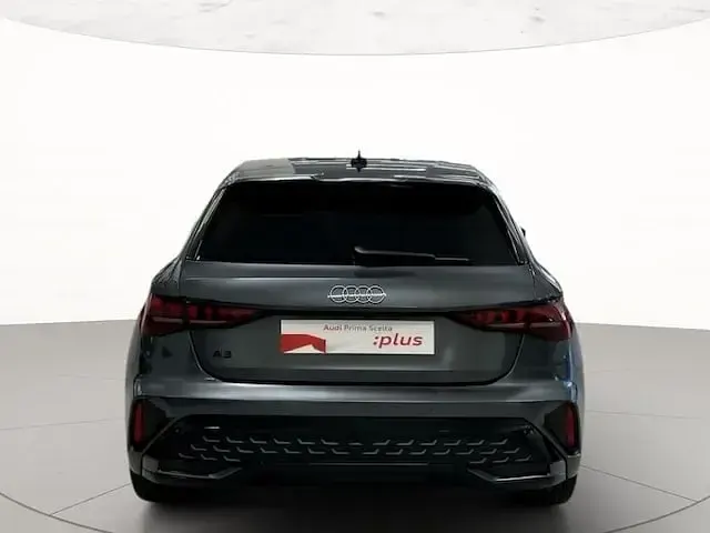 Käytetty Audi A3 S-Line 150 HP (110 kW) 2026 Harmaa