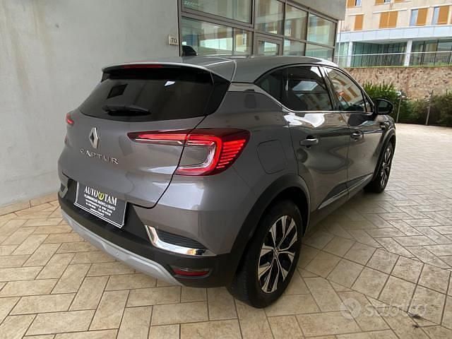 Begagnad Renault Captur Techno 91 HK (66 kW) 2024 Grå SUV