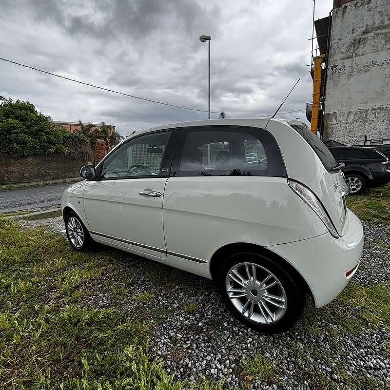 Usata Lancia Ypsilon 75 CV (55 kW) 2012 Utilitaria