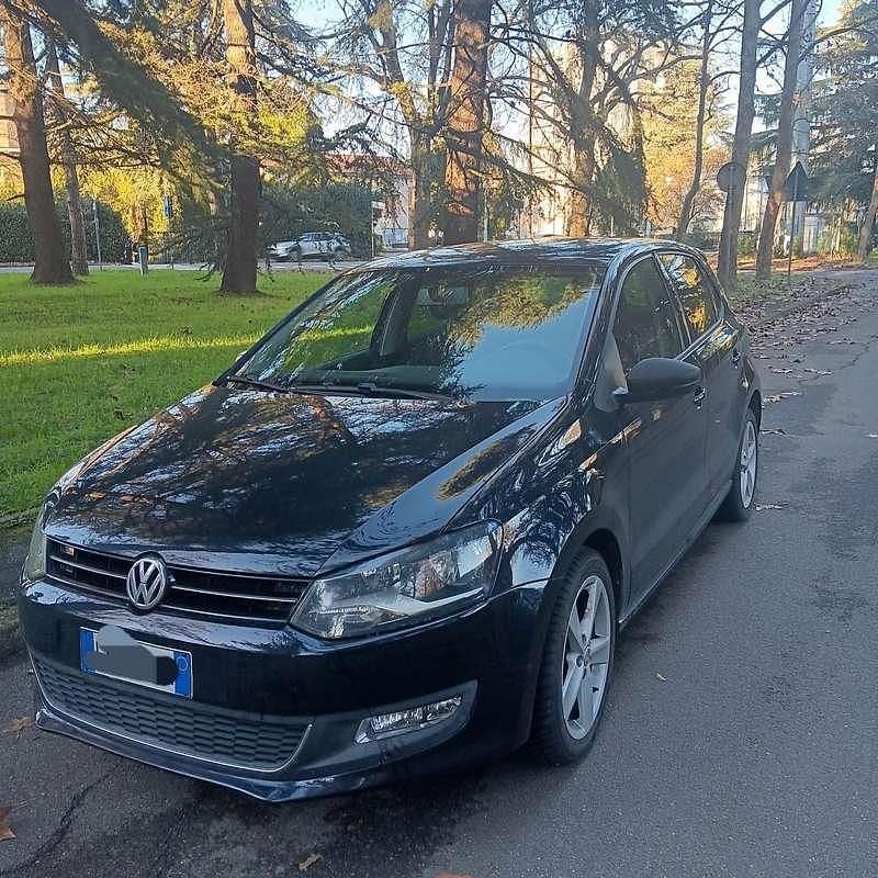 Usata 2012 VW Polo Comfortline Tre volumi | 5000 € (Buon prezzo) - Immagine 1/4