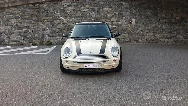 Begagnad Mini Cooper 116 HK (85 kW) 2004 Halvkombi