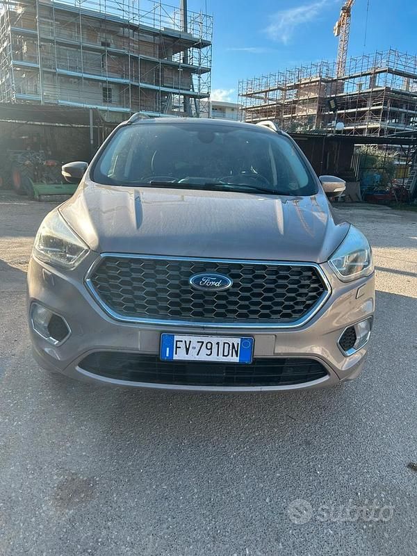 Usata Ford Kuga Vignale 150 CV (110 kW) 2019 Marrone SUV