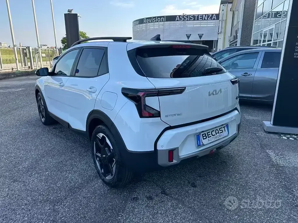 Usata Kia Stonic Style 116 CV (85 kW) 2025 Bianco pastello SUV