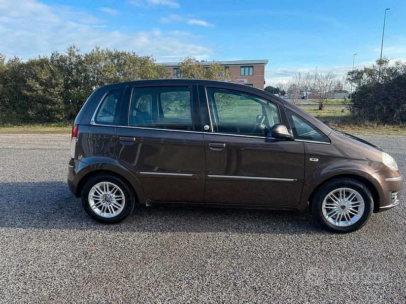 Usata Lancia Musa 77 CV (56 kW) 2009 Marrone Monovolume
