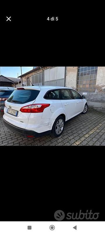 Usata Ford Focus 115 CV (84 kW) 2012 Bianco Station wagon