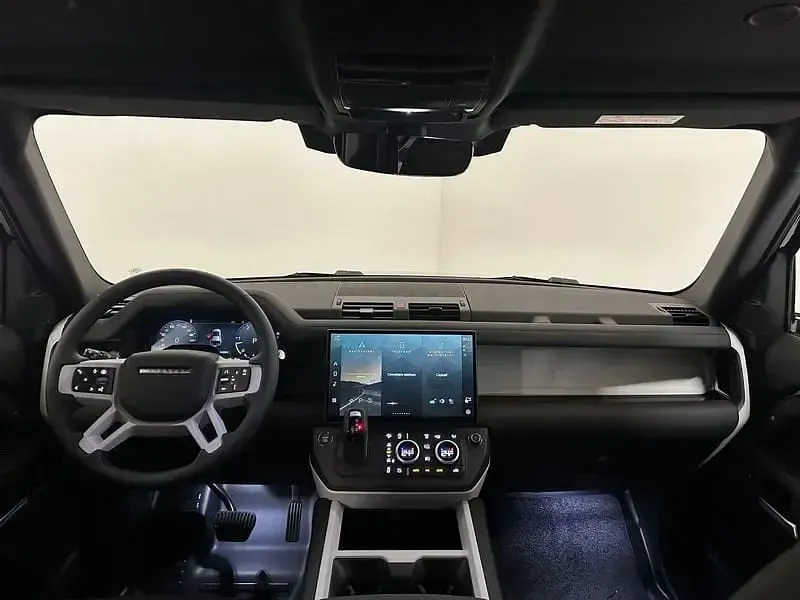 Usata Land Rover Defender SE Dynamic 200 CV (147 kW) 2025 Santorini black SUV