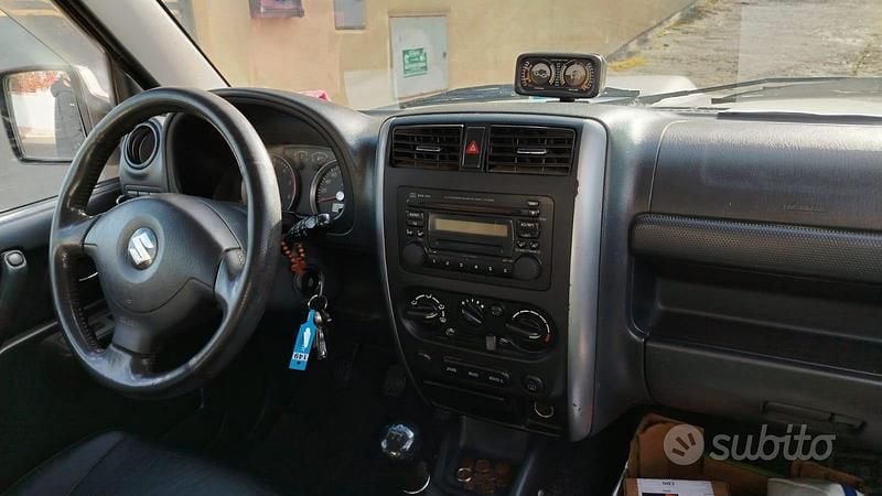 Usata Suzuki Jimny 86 CV (63 kW) 2007 Grigio SUV