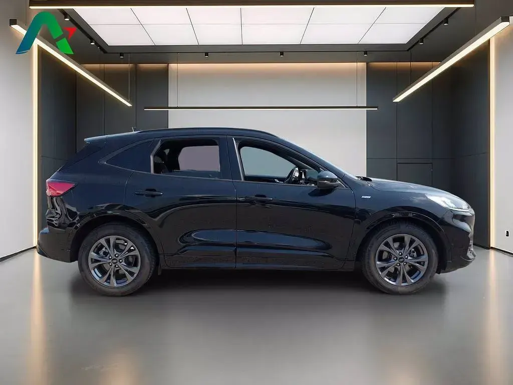 Usata Ford Kuga ST-Line 120 CV (88 kW) 2022 Agate black (metallizzato) SUV