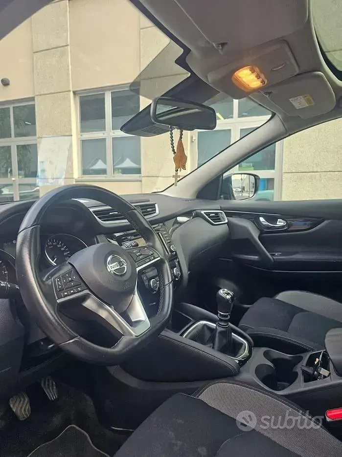 Usata Nissan Qashqai N-Connecta 140 CV (102 kW) 2021 Bianco SUV