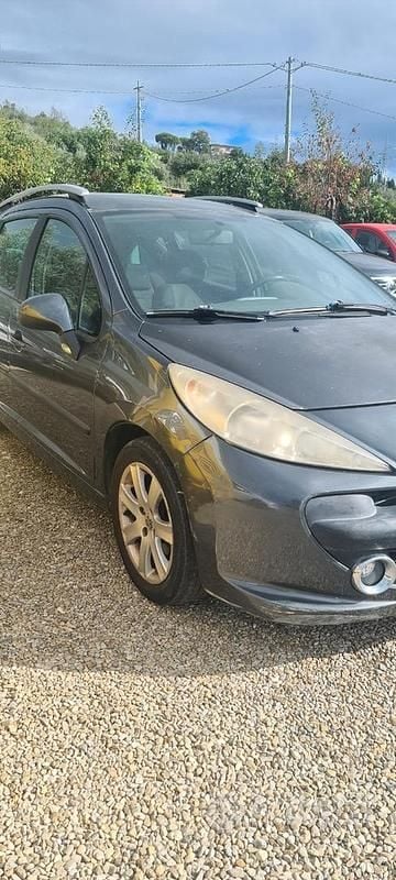 Grigio Usata 2007 Peugeot 207 Station wagon | 2500 € (Ottimo prezzo) - Immagine 1/4