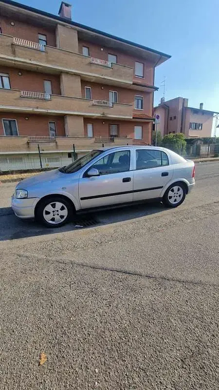 Usata Opel Astra Elegance 101 CV (74 kW) 2002