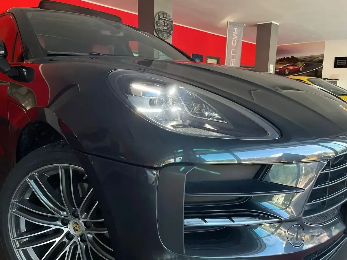 Usata Porsche Macan 250 CV (183 kW) 2021 Grigio SUV