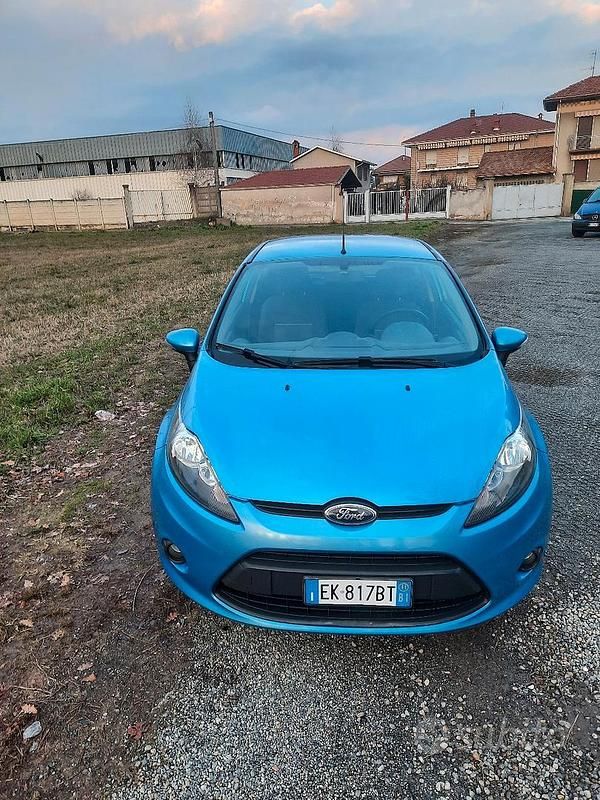Usata Ford Fiesta Titanium 71 CV (52 kW) 2011 Blu/azzurro Utilitaria