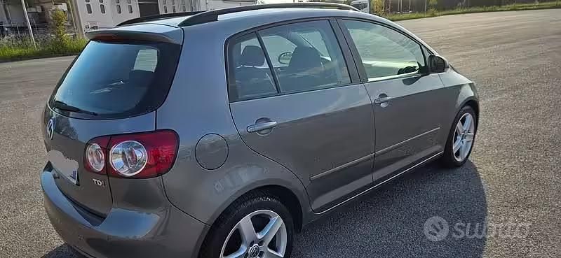 Usata VW Golf VI 105 CV (77 kW) 2010 Utilitaria