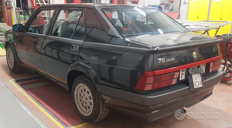 Usata Alfa Romeo 75 148 CV (108 kW) 1992 Berlina