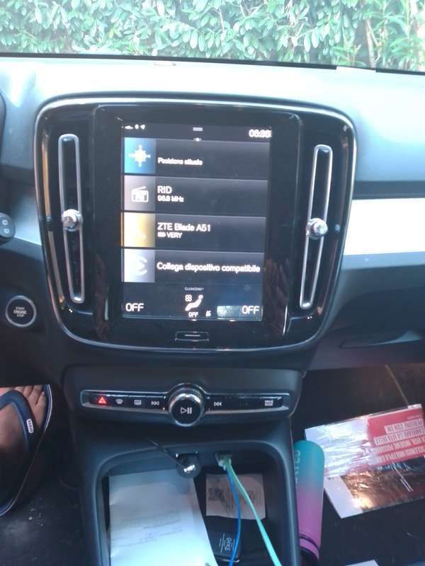 Nero Usata 2020 Volvo XC40 Momentum SUV | 24.000 € (Ottimo prezzo) - Immagine 1/4