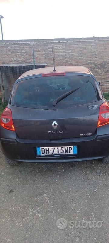 Usata Renault Clio II 70 CV (51 kW) 2006 Grigio Berlina