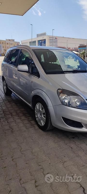 Usata Opel Zafira 2011 Grigio Monovolume