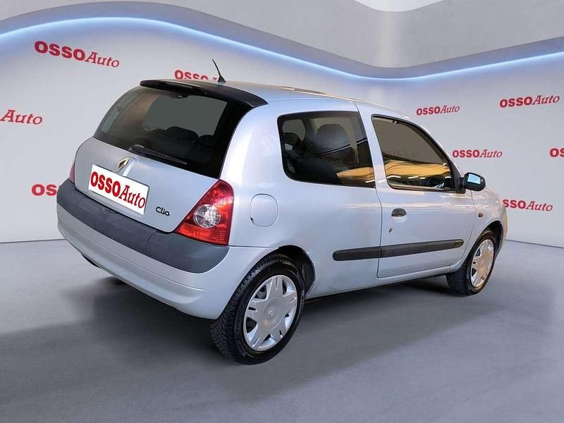 Usata Renault Clio II 58 CV (42 kW) 2002 Argento Utilitaria