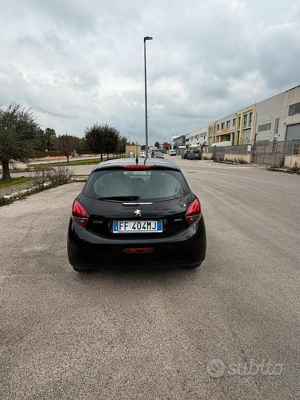 Usata Peugeot 208 75 CV (55 kW) 2016 Nero Utilitaria