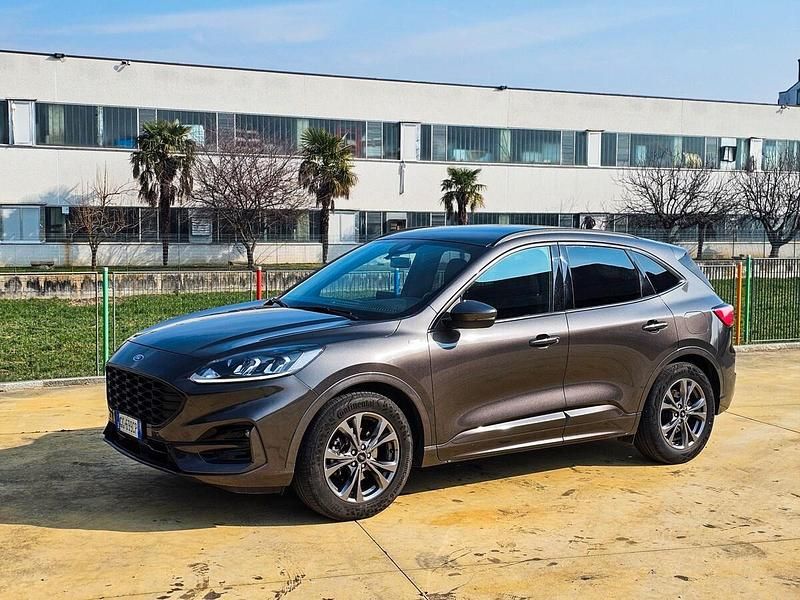 Usata Ford Kuga ST-Line 149 CV (109 kW) 2021 Grigio SUV