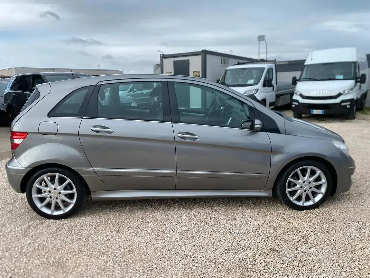 Usata Mercedes B180 109 CV (80 kW) 2006 Beige Monovolume